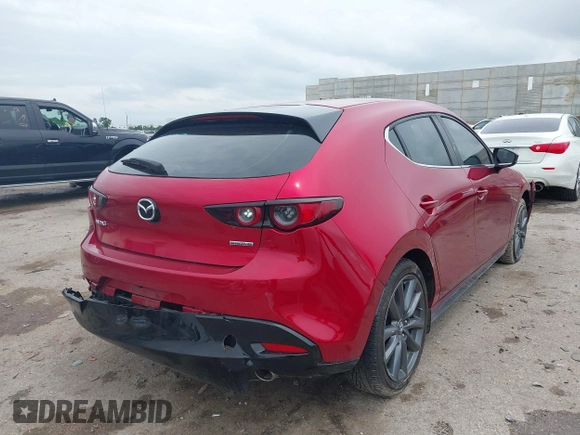 2019 Mazda 3 z VIN JM1BPAJM7K1133105, wystawiony jako IAAI lot #42473214 z przebiegiem 47 751 mil mil oraz . Historia ofert i sprzedaży dostępna na DreamBid. Obrazek 4.