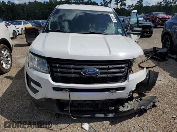2017 Ford Police Interceptor Utility z VIN 1FM5K8ARXHGB83143, wystawiony jako Copart lot #61688935 z przebiegiem Nie podano mil oraz Szkoda całkowita • Salvage title. Historia ofert i sprzedaży dostępna na DreamBid. Obrazek 5.