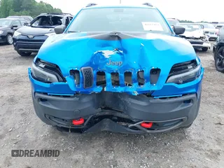 2019 Jeep Cherokee Trailhawk with VIN 1C4PJMBX0KD141577, listed as a IAAI auction lot 42413454 with 122,386 mi miles and . Bid and sale history available at DreamBid. Image 6.