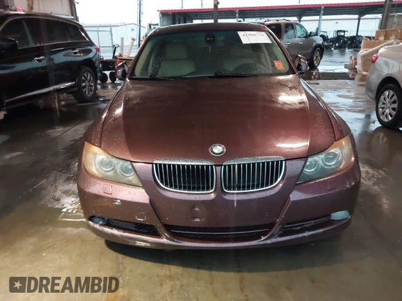 2006 BMW 3 Series 330xi with VIN WBAVD33526KV59403, listed as a IAAI auction lot 41908734 with 136,349 mi miles. Bid and sale history available at carsss.com. Image 6.