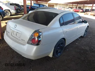 2004 Nissan Altima S with VIN 1N4AL11D54C125282, listed as a IAAI auction lot 41583316 with 180,866 mi miles. Bid and sale history available at carsss.com. Image 4.