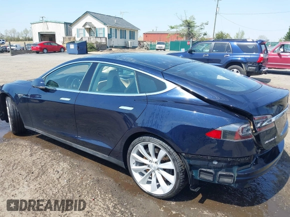 2013 Tesla Model S z VIN 5YJSA1CN5DFP20579, wystawiony jako IAAI lot #41983339 z przebiegiem 80 118 mil mil oraz . Historia ofert i sprzedaży dostępna na DreamBid. Obrazek 3.