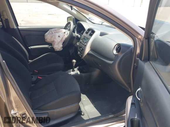 2016 Nissan Versa SV z VIN 3N1CN7AP2GL855060, wystawiony jako IAAI lot #42436960 z przebiegiem 120 271 mil mil oraz . Historia ofert i sprzedaży dostępna na DreamBid. Obrazek 5.