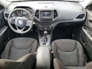 2019 Jeep Cherokee Latitude z VIN 1C4PJLCB5KD242546, wystawiony jako Copart lot #51445625 z przebiegiem 140 256 mil mil oraz Szkoda całkowita • Salvage title. Historia ofert i sprzedaży dostępna na DreamBid. Obrazek 8.