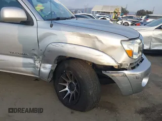 2006 Toyota Tacoma z VIN 3TMMU52N56M003428, wystawiony jako IAAI lot #41473266 z przebiegiem 227 547 mil mil oraz . Historia ofert i sprzedaży dostępna na DreamBid. Obrazek 6.