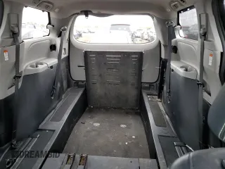 2019 Toyota Sienna SE with VIN 5TDXZ3DC1KS014970, listed as a Copart auction lot 55751445 with 168,028 mi miles and Salvage title. Bid and sale history available at DreamBid. Image 10.