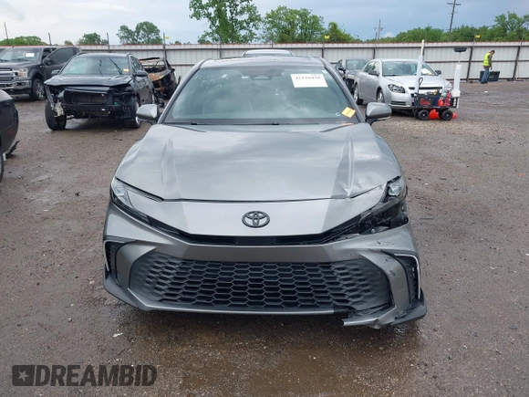 2025 Toyota Camry LE z VIN 4T1DAACK5SU527380, wystawiony jako IAAI lot #42116438 z przebiegiem 4 917 mil mil oraz . Historia ofert i sprzedaży dostępna na DreamBid. Obrazek 13.