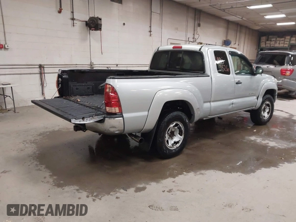 2005 Toyota Tacoma PreRunner z VIN 5TETU62N15Z064813, wystawiony jako IAAI lot #41353526 z przebiegiem 172 318 mil mil oraz . Historia ofert i sprzedaży dostępna na DreamBid. Obrazek 4.