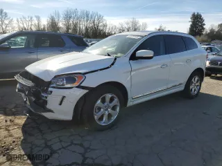 2016 Volvo XC60 T5 Platinum with VIN YV4612RM2G2848286, listed as a Copart auction lot 44978165 with 135,167 mi miles and Salvage Title. Bid and sale history available at carsss.com. Image 1.