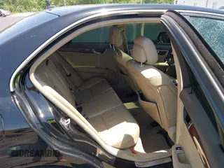 2009 Mercedes-Benz C 300 Sport z VIN WDDGF54X09F231689, wystawiony jako IAAI lot #42291790 z przebiegiem 143 573 mil mil oraz . Historia ofert i sprzedaży dostępna na DreamBid. Obrazek 8.