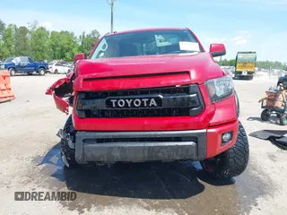 2017 Toyota Tundra SR z VIN 5TFUY5F10HX677527, wystawiony jako IAAI lot #42157357 z przebiegiem 43 111 mil mil oraz . Historia ofert i sprzedaży dostępna na DreamBid. Obrazek 12.