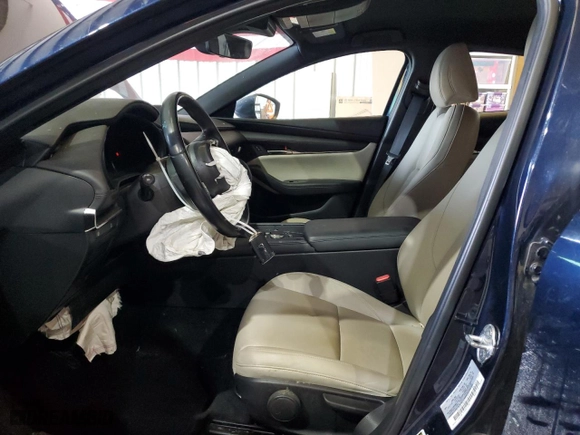 2019 Mazda Mazda3 Hatchback with VIN JM1BPBJM2K1137911, listed as a Copart auction lot 46422115 with 70,101 mi miles and Salvage Title. Bid and sale history available at carsss.com. Image 7.