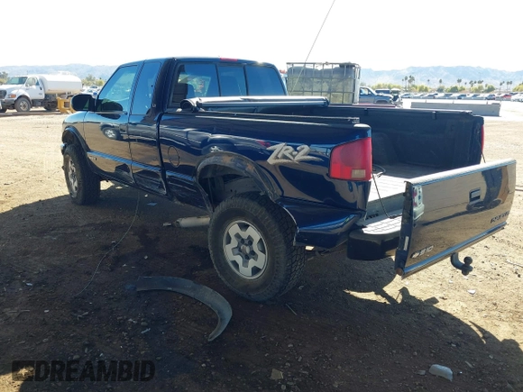 2002 Chevrolet S-10 LS with VIN 1GCCT19W428212163, listed as a IAAI auction lot 41383327 with 1 mi miles. Bid and sale history available at carsss.com. Image 3.
