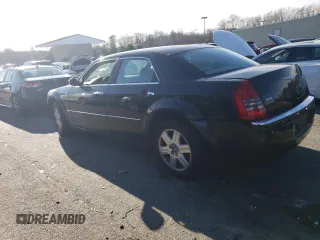 2005 Chrysler 300 300C AWD z VIN 2C3AK63H65H671814, wystawiony jako Copart lot #82867974 z przebiegiem 153 186 mil mil oraz Nie do naprawy. Historia ofert i sprzedaży dostępna na DreamBid. Obrazek 2.