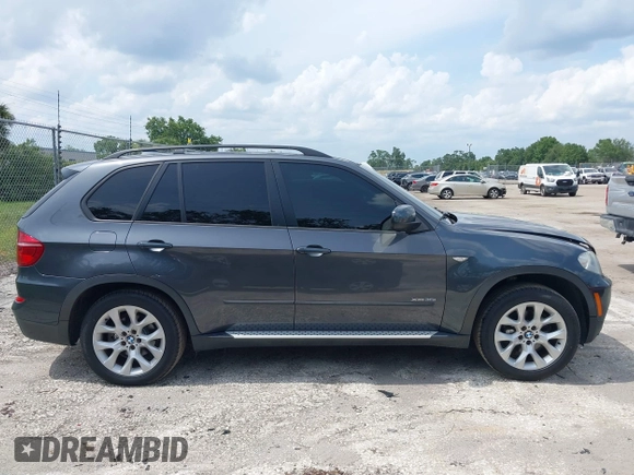 2012 BMW X5 35i z VIN 5UXZV4C5XCL990728, wystawiony jako IAAI lot #42386095 z przebiegiem 124 613 mil mil oraz . Historia ofert i sprzedaży dostępna na DreamBid. Obrazek 13.