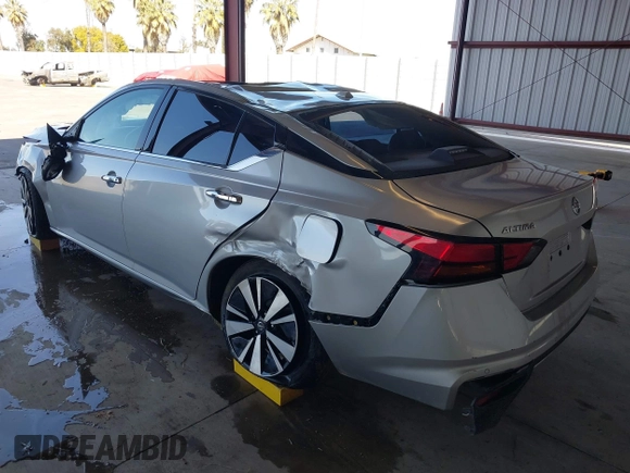 2019 Nissan Altima 2.5 SL with VIN 1N4BL4EV0KC180633, listed as a IAAI auction lot 41770419 with 113,740 mi miles. Bid and sale history available at carsss.com. Image 3.