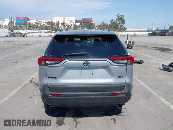 2020 Toyota RAV4 XLE with VIN 2T3W1RFV4LW097198, listed as a IAAI auction lot 42771030 with 33,354 mi miles and . Bid and sale history available at DreamBid. Image 17.