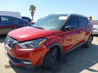 2019 Nissan Kicks SV z VIN 3N1CP5CU5KL499178, wystawiony jako IAAI lot #42316941 z przebiegiem 125 647 mil mil oraz . Historia ofert i sprzedaży dostępna na DreamBid. Obrazek 2.