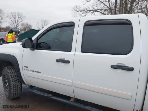 2007 Chevrolet Silverado 1500 LT w/1LT with VIN 3GCEK13397G532557, listed as a IAAI auction lot 41500202 with 216,911 mi miles. Bid and sale history available at carsss.com. Image 14.