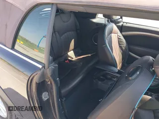 2012 MINI Convertible S с VIN WMWZP3C52CT550179, выставлен на аукционе IAAI как лот 42046285 с пробегом 87 718 миль миль и . История ставок и продаж доступна на DreamBid. Изображение 8.