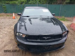 2011 Ford Mustang V6 z VIN 1ZVBP8EM7B5139351, wystawiony jako IAAI lot #42471805 z przebiegiem 80 513 mil mil oraz . Historia ofert i sprzedaży dostępna na DreamBid. Obrazek 12.