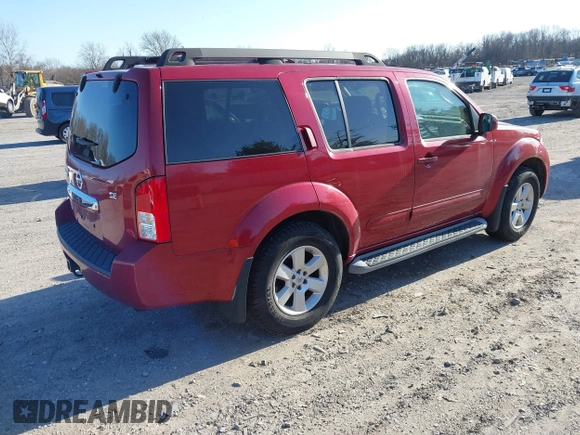 2008 Nissan Pathfinder S z VIN 5N1AR18B78C659222, wystawiony jako IAAI lot #41746178 z przebiegiem 113 532 mil mil oraz . Historia ofert i sprzedaży dostępna na DreamBid. Obrazek 4.