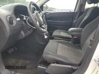 2016 Jeep Compass Sport z VIN 1C4NJCBA9GD600433, wystawiony jako Copart lot #61087545 z przebiegiem 132 956 mil mil oraz Szkoda całkowita • Salvage title. Historia ofert i sprzedaży dostępna na DreamBid. Obrazek 7.