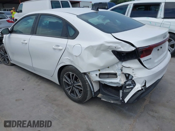 2024 Kia Forte LXS z VIN 3KPF24AD8RE728019, wystawiony jako IAAI lot #42067295 z przebiegiem 14 000 mil mil oraz . Historia ofert i sprzedaży dostępna na DreamBid. Obrazek 3.