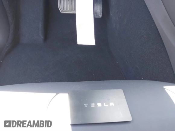 2024 Tesla Model Y Long Range z VIN 7SAYGDEE8RA262082, wystawiony jako IAAI lot #41834216 z przebiegiem 11 536 mil mil oraz . Historia ofert i sprzedaży dostępna na DreamBid. Obrazek 11.