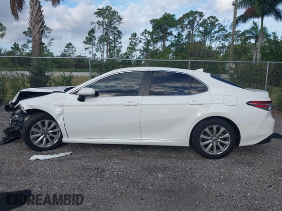 2020 Toyota Camry LE with VIN 4T1C11AK2LU950854, listed as a IAAI auction lot 41907769 with 350,007 mi miles. Bid and sale history available at carsss.com. Image 14.