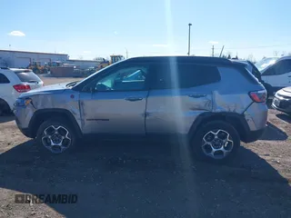 2022 Jeep Compass Trailhawk z VIN 3C4NJDDB8NT192316, wystawiony jako IAAI lot #42044851 z przebiegiem 12 656 mil mil oraz . Historia ofert i sprzedaży dostępna na DreamBid. Obrazek 14.
