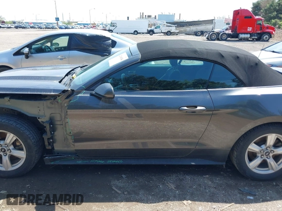 2015 Ford Mustang V6 z VIN 1FATP8EM8F5403003, wystawiony jako IAAI lot #42100184 z przebiegiem 77 532 mil mil oraz . Historia ofert i sprzedaży dostępna na DreamBid. Obrazek 15.