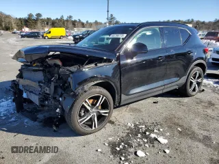 2019 Volvo XC40 R-Design z VIN YV4AC2HM7K2070856, wystawiony jako Copart lot #45798775 z przebiegiem Nie podano mil oraz Szkoda całkowita • Salvage title. Historia ofert i sprzedaży dostępna na DreamBid. Obrazek 1.