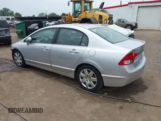 2009 Honda Civic LX z VIN 19XFA16529E038947, wystawiony jako IAAI lot #42412486 z przebiegiem 161 409 mil mil oraz . Historia ofert i sprzedaży dostępna na DreamBid. Obrazek 3.