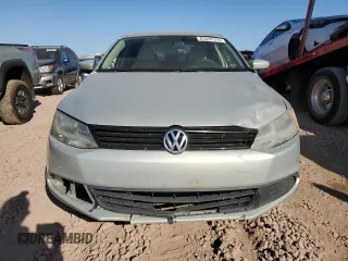 2012 Volkswagen Jetta SE z VIN 3VWDP7AJ1CM321623, wystawiony jako Copart lot #83437314 z przebiegiem 234 496 mil mil oraz Szkoda całkowita • Salvage title. Historia ofert i sprzedaży dostępna na DreamBid. Obrazek 5.