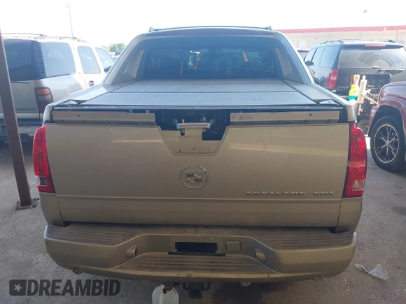 2005 Cadillac Escalade EXT z VIN 3GYEK62N55G191729, wystawiony jako IAAI lot #41980605 z przebiegiem 224 349 mil mil oraz . Historia ofert i sprzedaży dostępna na DreamBid. Obrazek 13.