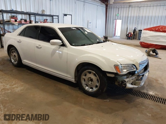 2013 Chrysler 300 z VIN 2C3CCAAG2DH504805, wystawiony jako IAAI lot #41637449 z przebiegiem 177 847 mil mil oraz . Historia ofert i sprzedaży dostępna na DreamBid. Obrazek 1.