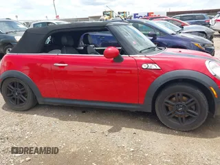 2013 MINI Convertible S z VIN WMWZP3C50DT297624, wystawiony jako IAAI lot #42558374 z przebiegiem 55 106 mil mil oraz . Historia ofert i sprzedaży dostępna na DreamBid. Obrazek 14.