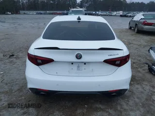 2017 Alfa Romeo Giulia Ti z VIN ZARFAECN2H7539370, wystawiony jako IAAI lot #41762612 z przebiegiem 100 629 mil mil oraz . Historia ofert i sprzedaży dostępna na DreamBid. Obrazek 17.