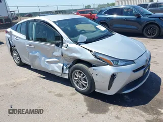 2021 Toyota Prius L Eco z VIN JTDKAMFU4M3148082, wystawiony jako IAAI lot #42246788 z przebiegiem 72 124 mil mil oraz . Historia ofert i sprzedaży dostępna na DreamBid. Obrazek 1.