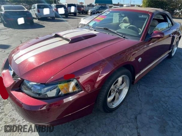 2004 Ford Mustang GT Deluxe z VIN 1FAFP45XX4F150757, wystawiony jako Copart lot #47502605 z przebiegiem 43 827 mil mil oraz Tytuł czysty. Historia ofert i sprzedaży dostępna na DreamBid. Obrazek 2.
