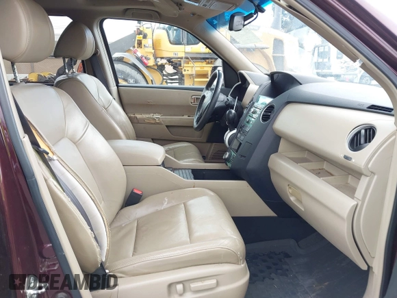 2009 Honda Pilot Touring with VIN 5FNYF48959B007813, listed as a IAAI auction lot 41823645 with 200,571 mi miles and . Bid and sale history available at carsss.com. Image 5.