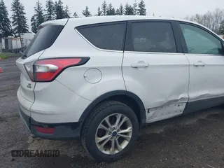 2017 Ford Escape SE z VIN 1FMCU9G95HUA24739, wystawiony jako IAAI lot #41880800 z przebiegiem 164 285 mil mil oraz . Historia ofert i sprzedaży dostępna na DreamBid. Obrazek 6.