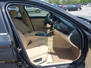 2013 BMW 5 Series 528i xDrive z VIN WBAXH5C54DDW15982, wystawiony jako IAAI lot #42340840 z przebiegiem 102 200 mil mil oraz . Historia ofert i sprzedaży dostępna na DreamBid. Obrazek 5.