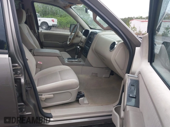 2006 Ford Explorer XLT z VIN 1FMEU63E36UA14864, wystawiony jako IAAI lot #41878026 z przebiegiem 221 134 mil mil oraz . Historia ofert i sprzedaży dostępna na DreamBid. Obrazek 5.