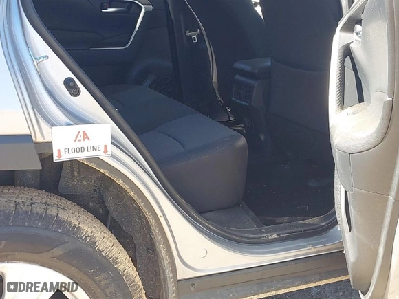 2019 Toyota RAV4 XLE with VIN JTMW1RFV9KD015154, listed as a IAAI auction lot 40571484 with 1 mi miles. Bid and sale history available at carsss.com. Image 6.