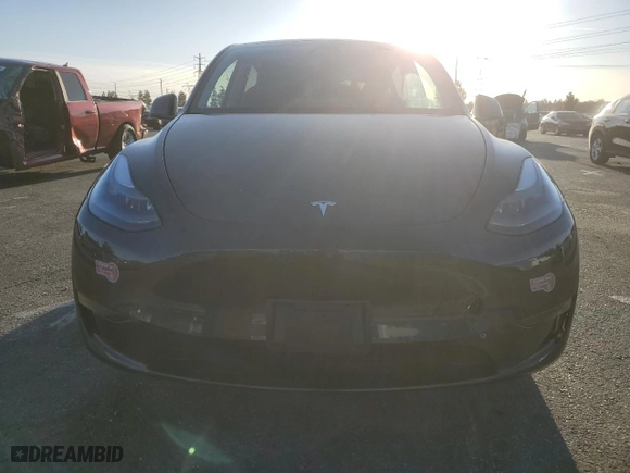 2024 Tesla Model Y with VIN 7SAYGDED2RF200414, listed as a Copart auction lot 88920875 with 2,420 mi miles and Salvage Title. Bid and sale history available at carsss.com. Image 5.