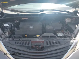 2012 Toyota Sienna LE AAS z VIN 5TDKK3DC9CS252274, wystawiony jako IAAI lot #42553516 z przebiegiem 311 650 mil mil oraz . Historia ofert i sprzedaży dostępna na DreamBid. Obrazek 10.