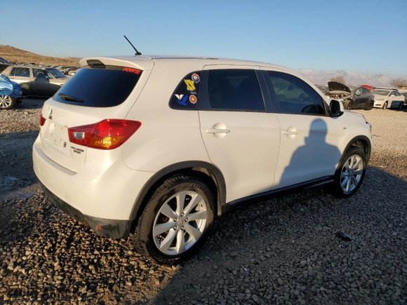 2015 Mitsubishi Outlander Sport ES with VIN 4A4AP3AU0FE016352, listed as a Copart auction lot 43600815 with 117,707 mi miles and Salvage Title. Bid and sale history available at carsss.com. Image 3.
