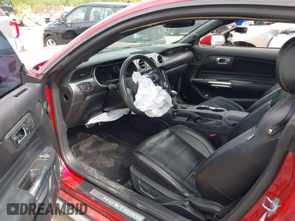 2020 Ford Mustang EcoBoost z VIN 1FA6P8TH6L5149788, wystawiony jako IAAI lot #42179624 z przebiegiem 107 520 mil mil oraz . Historia ofert i sprzedaży dostępna na DreamBid. Obrazek 5.